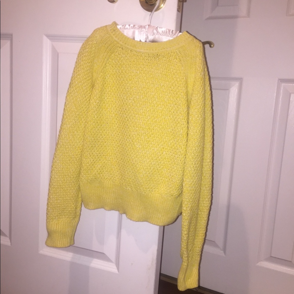 Cute girl size 8 yellow sweater